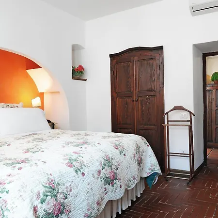 Lucrezia 3* Riola Sardo