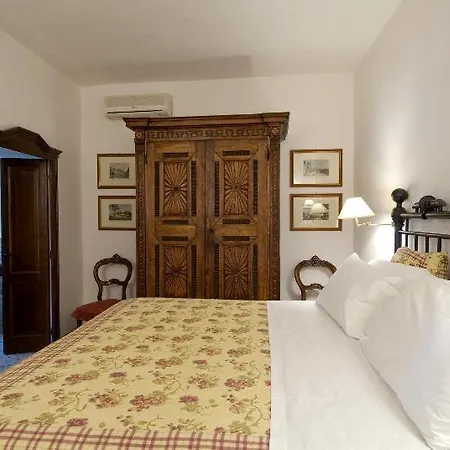 Lucrezia Hotel